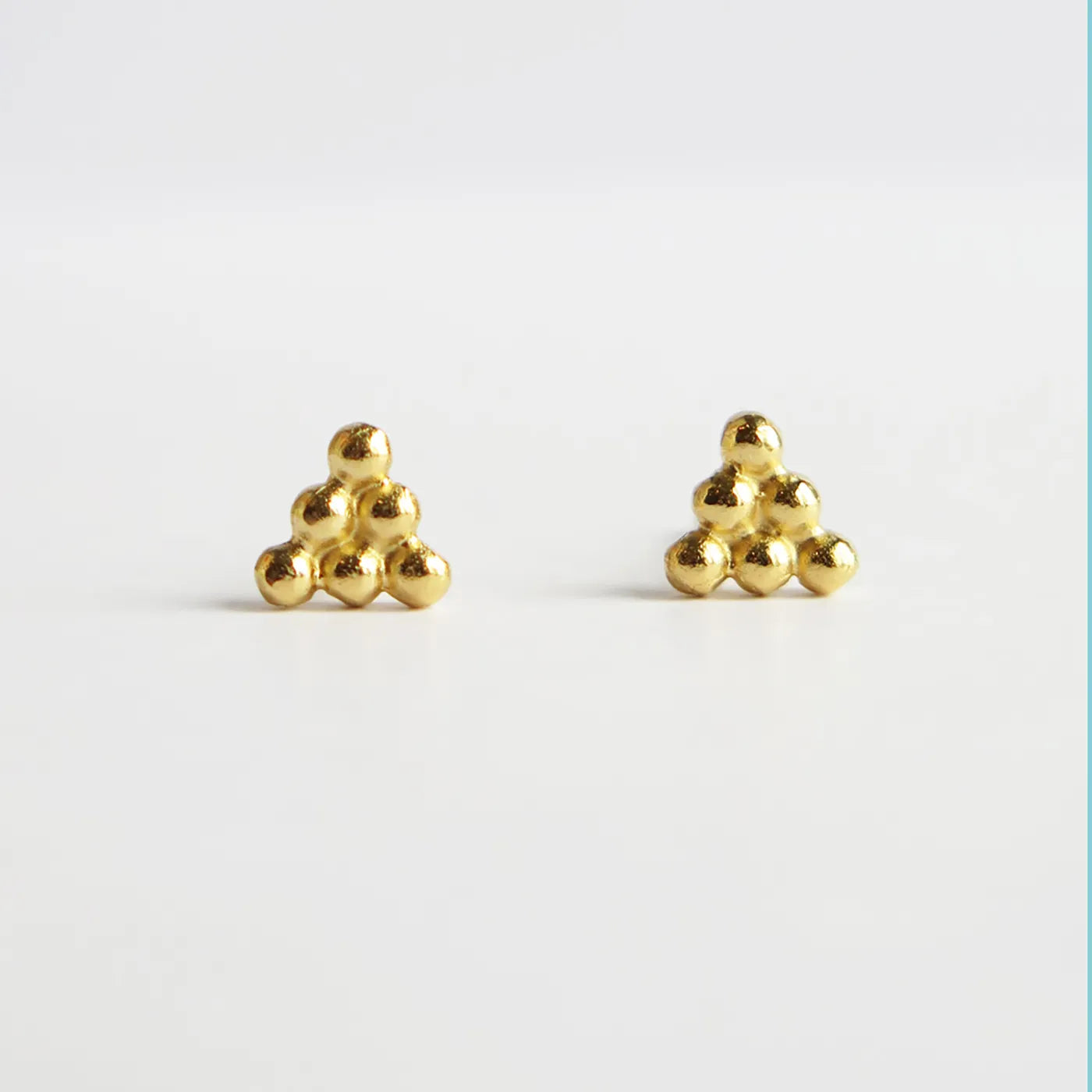 Produktbild-Ohrstecker Triangel - klein - gold