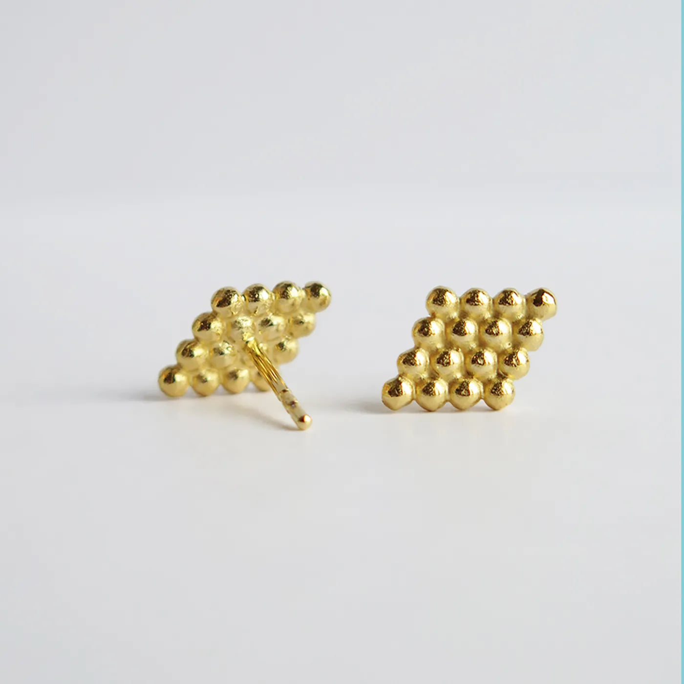 Produktbild-Ohrstecker Rhombus - mittel - gold